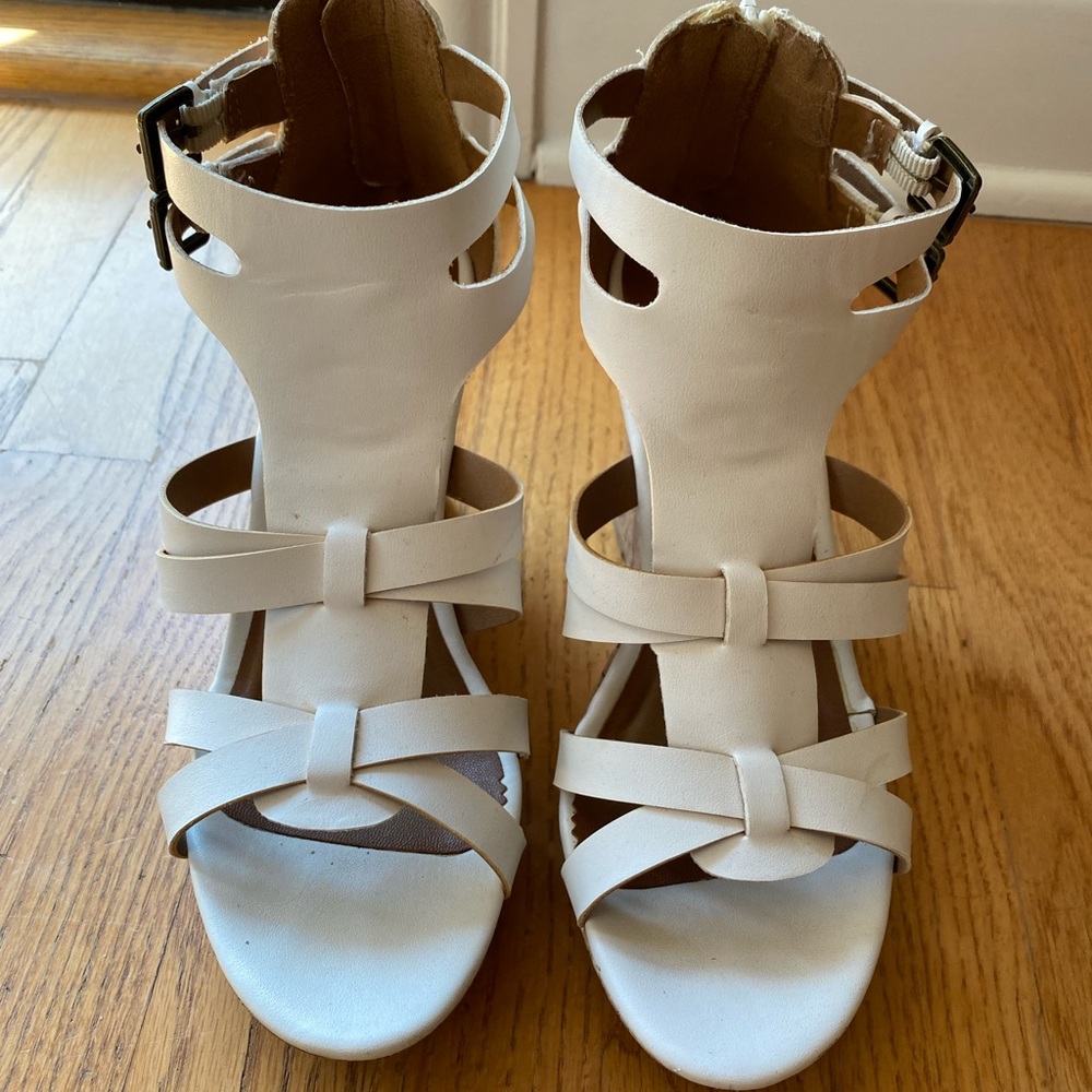 White Wedges